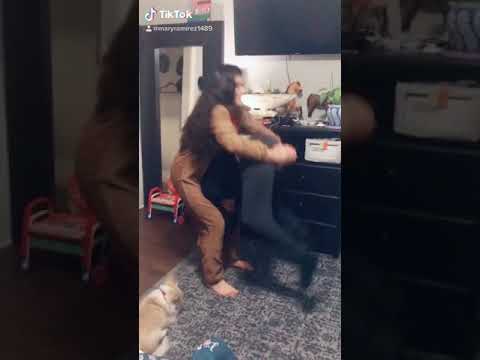 La sobrina cargando a la tía