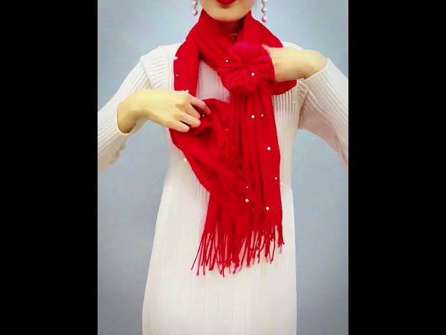 Vídeo relacionado con 2 Bufandas Cuadradas De Satén, Bufandas Cuadradas Estampadas Retro, Pañuelos Decorativos De Verano, Baberos A Prueba De Viento Para Exteriores, Prendas De Moda A Juego.