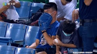 [分享] 界外球重擊球迷 淡淡的哀傷QQ