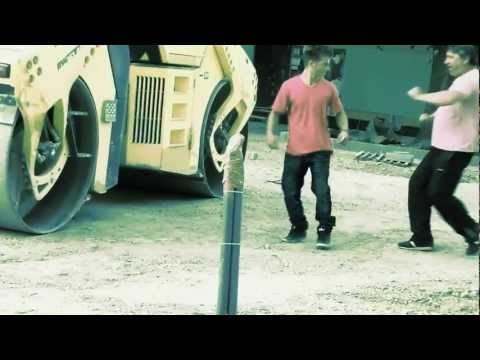 Little devil vs. Crni