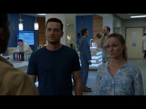 Chicago PD 10x03 (2) Team starts working the case, Upton and Halstead interview survivor at hospital