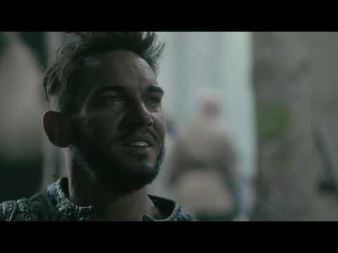 Vikings S05 E09 Bishop Heahmund ecounters Lagertha after the battle