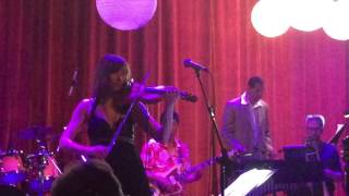 Bizarre Love Triangle ~ Poi dog Pondering