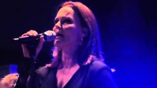 BELINDA CARLISLE - WORLD WITHOUT YOU - LIVE AT LEEDS TOWN HALL - 6TH OCT 2015