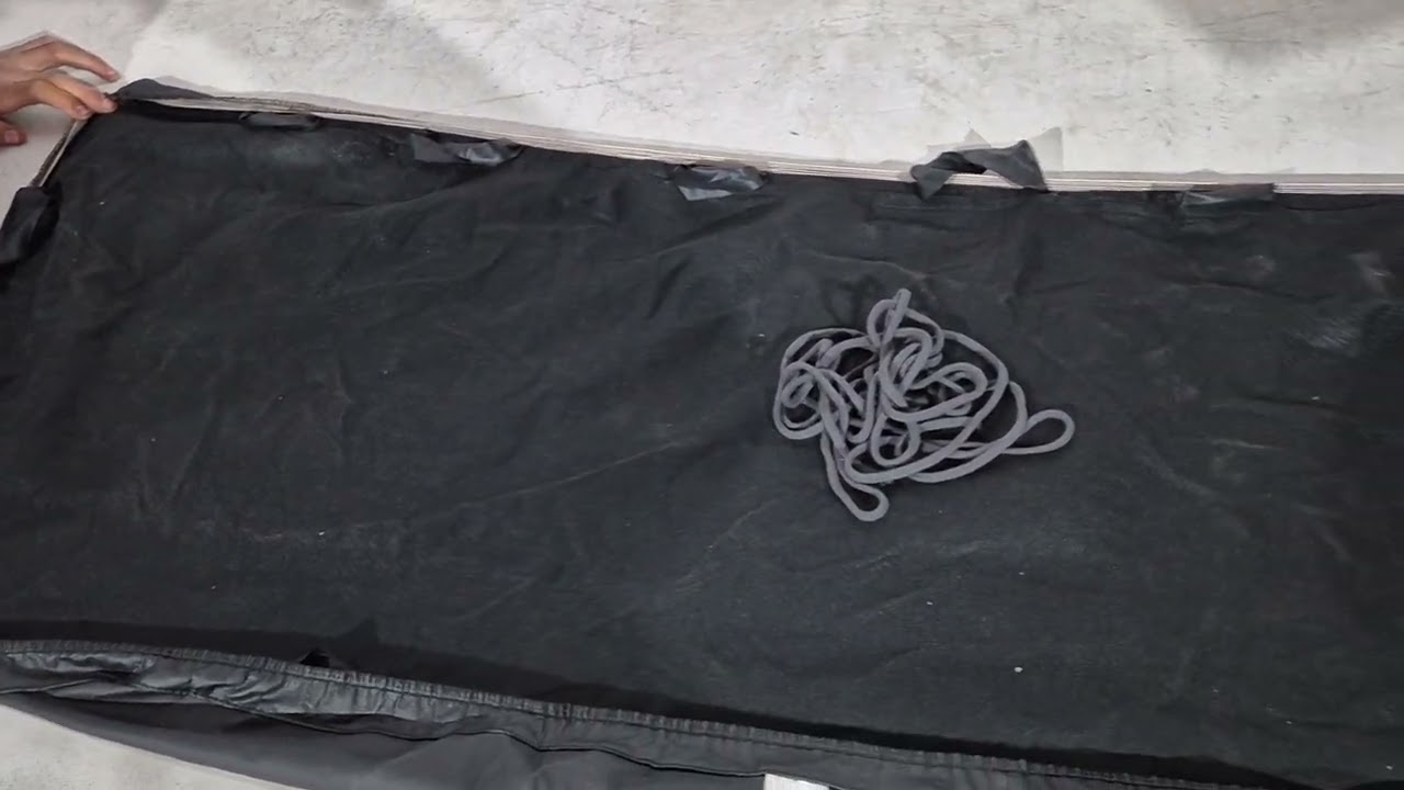 Чохол капота (2002-2006, шкірозамінник) Video 1