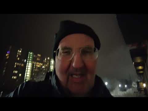 MongoTV_7952 - Del 1 - Gåtur Til LIDL Sent Lillejuleaften Efter køkkenruller og Bolcher og Dåsemad