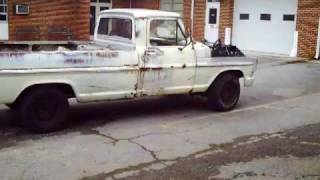 preview picture of video 'crown vic front suspension into 67 F100 14 It moves!!!!!!!!!'