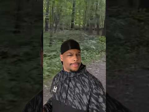 Er muss was getan haben, er läuft nicht einfach so rum😂😂😂 #deutsch #lustig #rassismus #kühlschran