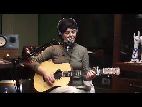 Fernanda takai terra plana