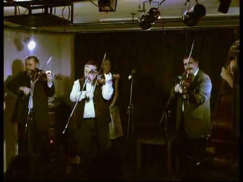 Dűvő Zenekar - Egy füzesi menet