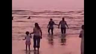 Tujhe aksa beach ghuma doon