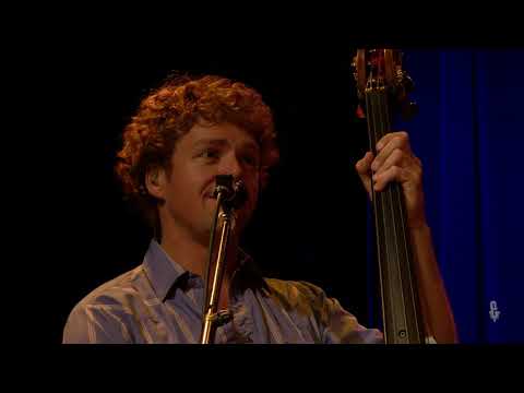 eTown Finale: The Infamous Stringdusters & Molly Tuttle - Sweet Dreams (Are Made Of This)