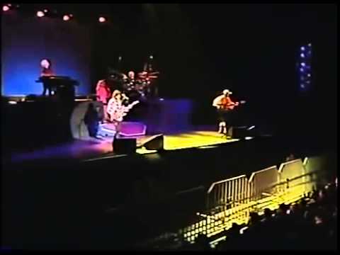 NICE SONG PLAYED BY CHRIS SQUIRE Yes   1994 Talk Tour "Hearts"