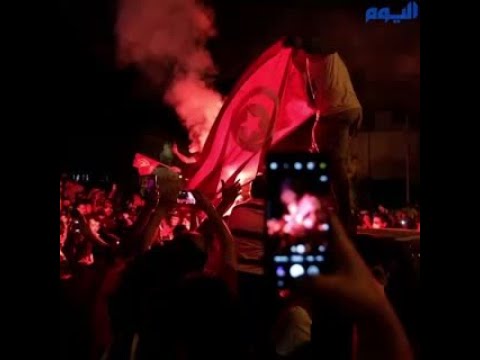 تونس .. احتفالات في الشوارع بقرارات تصحيح المسار