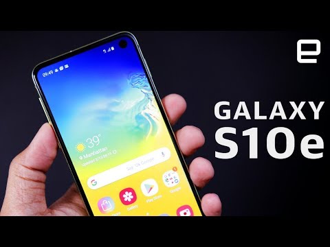 Samsung Galaxy S10e Hands-On: Small, cute, and crazy-powerful