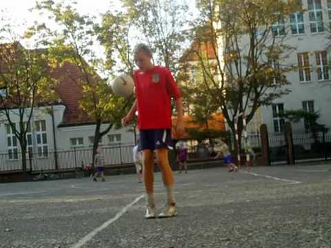 Theo feat. Sirpek 2.DmO3 production freestyle football 2009