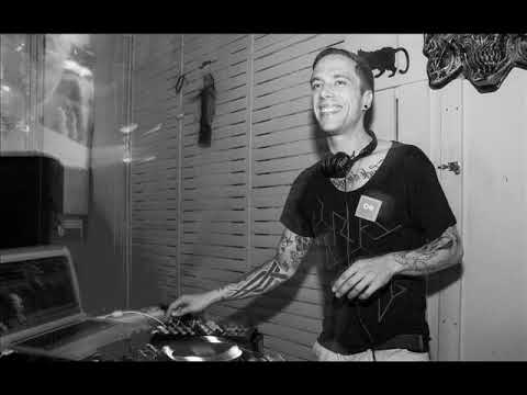 TECHNO VERY MUCH - Special DIRTY DOERING Essentials