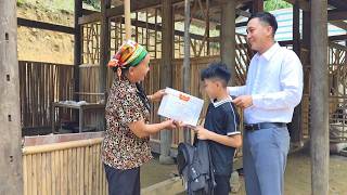 Download lagu Hang and her mother were very happy with Long's academic achievements. mp3
