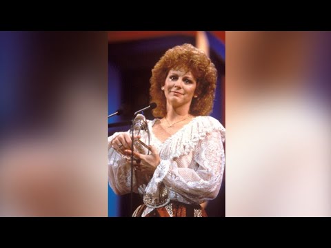 18th CMA Awards (1984) | Female Vocalist of the Year | Reba McEntire 