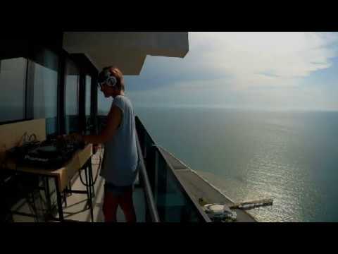 33:33 Ksenia Kamikaza (LV)