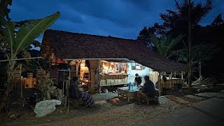 Download lagu A Peaceful Night Turns Terrifying While Hanging Out at a Remote Forest-Edge Stall mp3