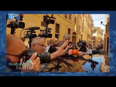 Montecitorio selfie: "Patti e ricatti"