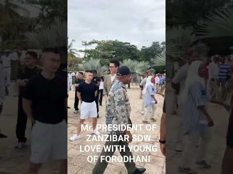 RAISI WA ZANZIBAR COM MERGULHADORES FORODHANI