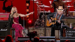 Download lagu Willie Nelson & Sheryl Crow Perform 'Far Away Places' mp3