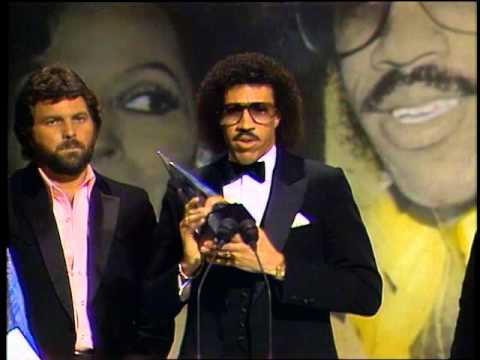 Diana Ross and Lionel Richie Win Pop/Rock Single - AMA 1982