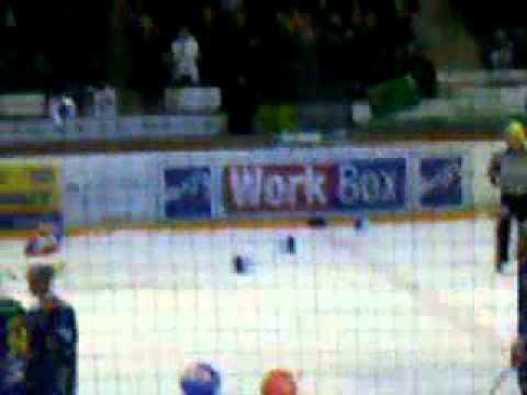 Lukko - KalPa 28.3.11 2 Viimeistä Peliminuuttia ja Rantapallosade