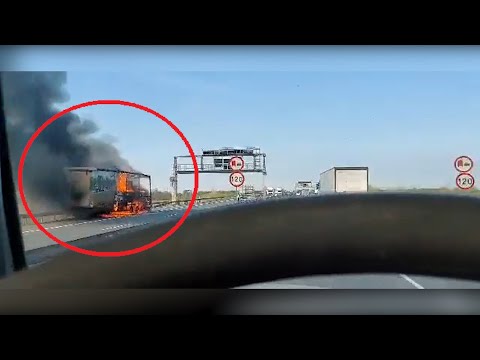 Pożar tira na drodze ekspresowej S8. Nagrania z miejsca zdarzenia