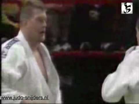 Judo 1997 Paris: Van Barneveld (BEL) - Kossorotov (RUS) [open].