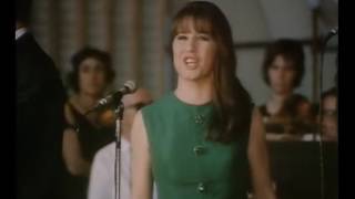 The Seekers - Georgy Girl (1967 Concert at the Sidney Myer Music Bowl)