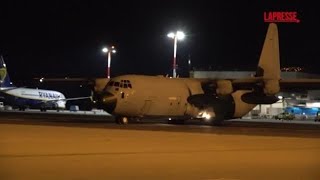 Medioriente, i bambini palestinesi atterrano a Ciampino accolti con regali e peluche