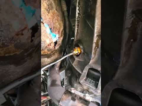 How to bleed the clutch on a Ford Ranger