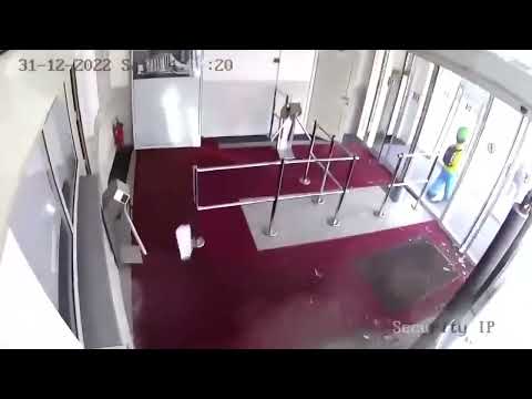 Surveillance video of the Palace of Ukraine in Kiev #ukraine #russia