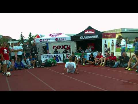 Skóra vs. Andrew - Battle SEMIFINAL / World Freestyle Football Championship 2011