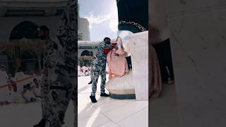 Download lagu girl kissing hajar aswad#madina #makkah #saudiaarbia #naat#newnaatsharif2025 mp3