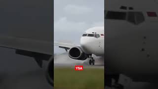 Download lagu Boeing 737-300 batavia Air landing at Domine Eduard Osok Airport- Indonesia, #aviation  #b737 mp3