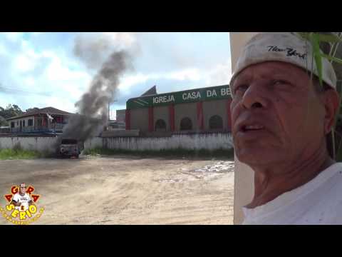 Kombi pega fogo no estacionamento do Supermercado Tanaka