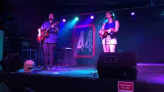 WADE COTA, 2019 Finalist on AMERICAN IDOL sings (Duet) @ “The 44th Sports Grill &amp; Nightlife” 6/21/21