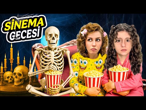 HORROR MOVIE NIGHT WITH ESMANUR!! | Esmanur and Sara