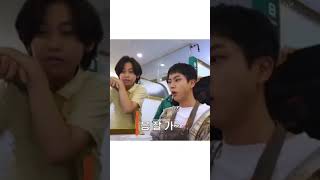 Download lagu Jin beefing with the kids is hilarious🤣 I love how they are so comfortable around him #btscomeback mp3