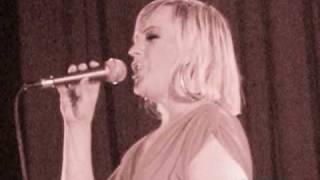 Alice Russell -   Mirror Mirror on the Wolf-&#39;Tell the Story Right&#39;