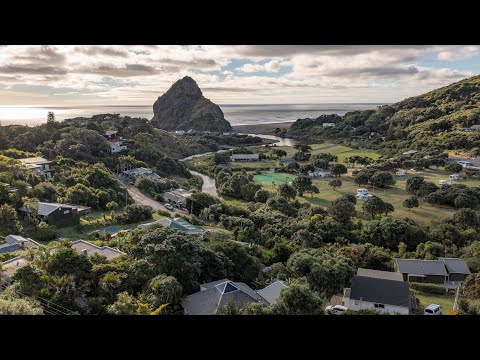 SOLD - 53 Seaview Road, Piha - Angela Smith