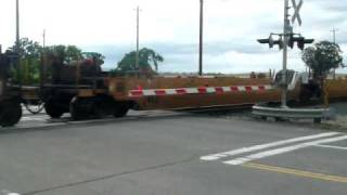 preview picture of video 'Freight train near Vacaville, California  May 2009 fast'