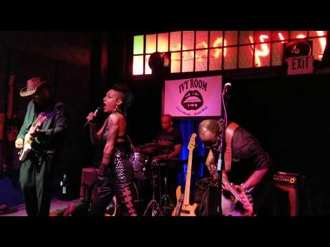 Voodoo Dolly: Black Siouxsie Tribute video