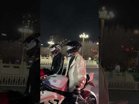 Driver: These two's CPUs burned out.#PasserbyPerspective#HelmetSmoking#BehindTheScenes#MotorcycleMan