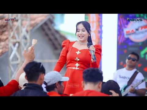 CINTA MERAH JAMBU   AYU KHARISMA MBOIS MUSIC LIVE GUNUNG BARU KRAGAN