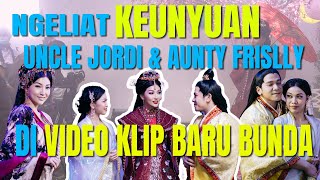 Download lagu The Onsu Family - Ngeliat KEUNYUAN Uncle Jordi dan Aunty Frislly di video klip baru Bunda mp3